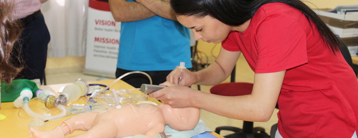 مؤسسة جذور ومستشفى كاريتاس للأطفال يختتمان تدريب "برنامج انعاش حديثي الولادة"