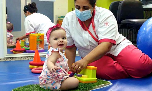 بفضل مستشفى كاريتاس للأطفال، تستطيع إيلا الآن اكتشاف العالم